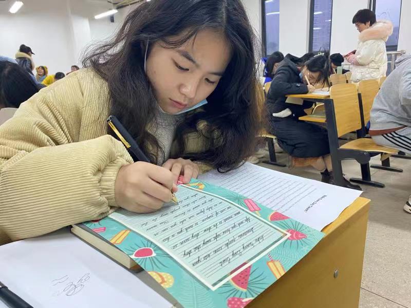 見(jiàn)字如面，“英”你精彩 ---衡陽(yáng)幼兒師范高等專科學(xué)校舉行第三屆英語(yǔ)書(shū)寫(xiě)大賽活動(dòng)
